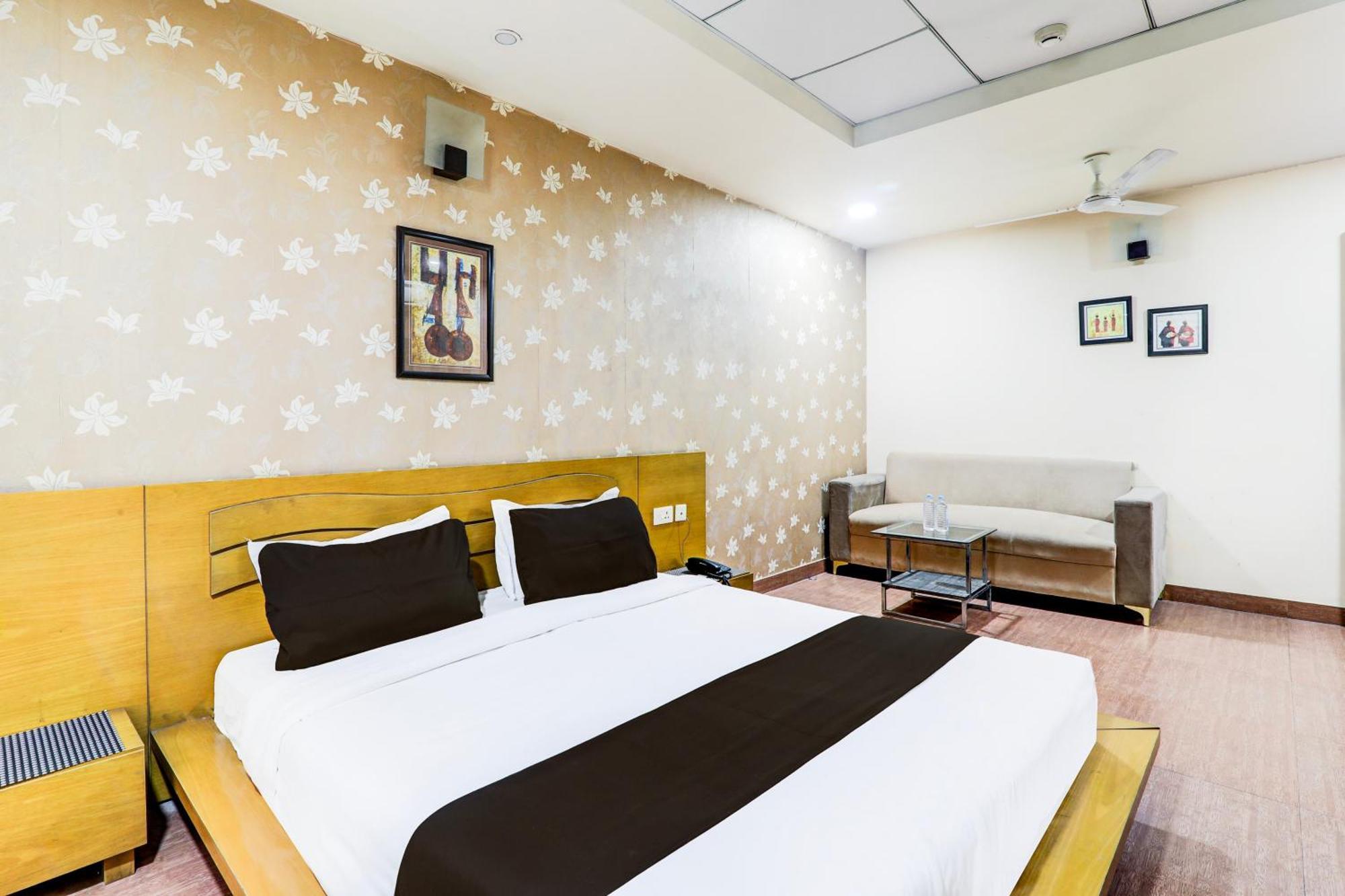 Townhouse Sakura Hotel Lucknow Exterior foto