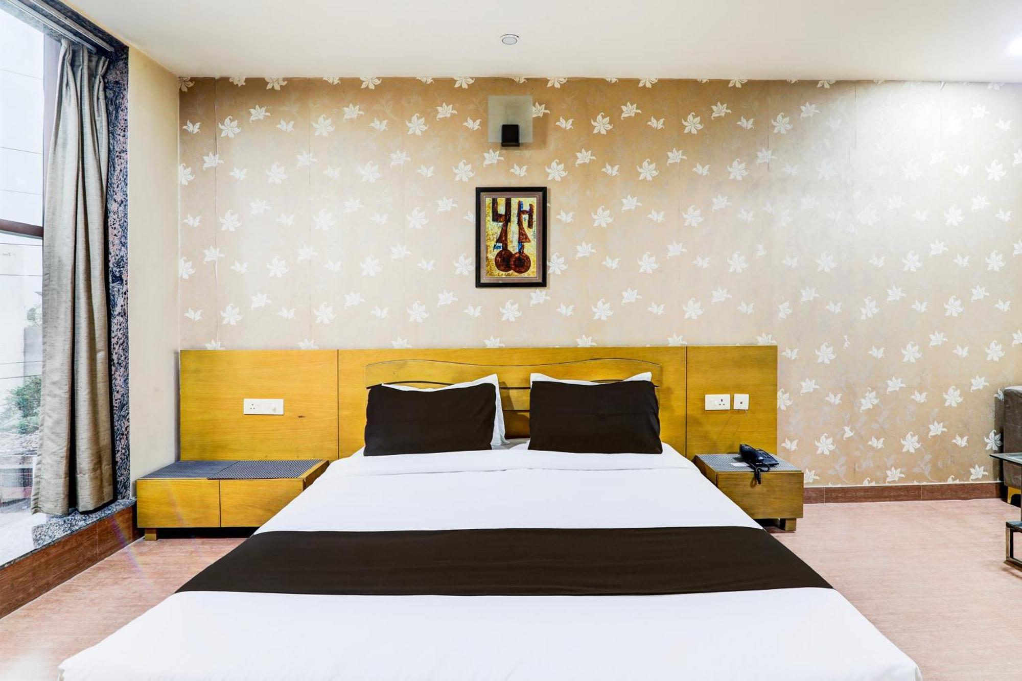 Townhouse Sakura Hotel Lucknow Exterior foto