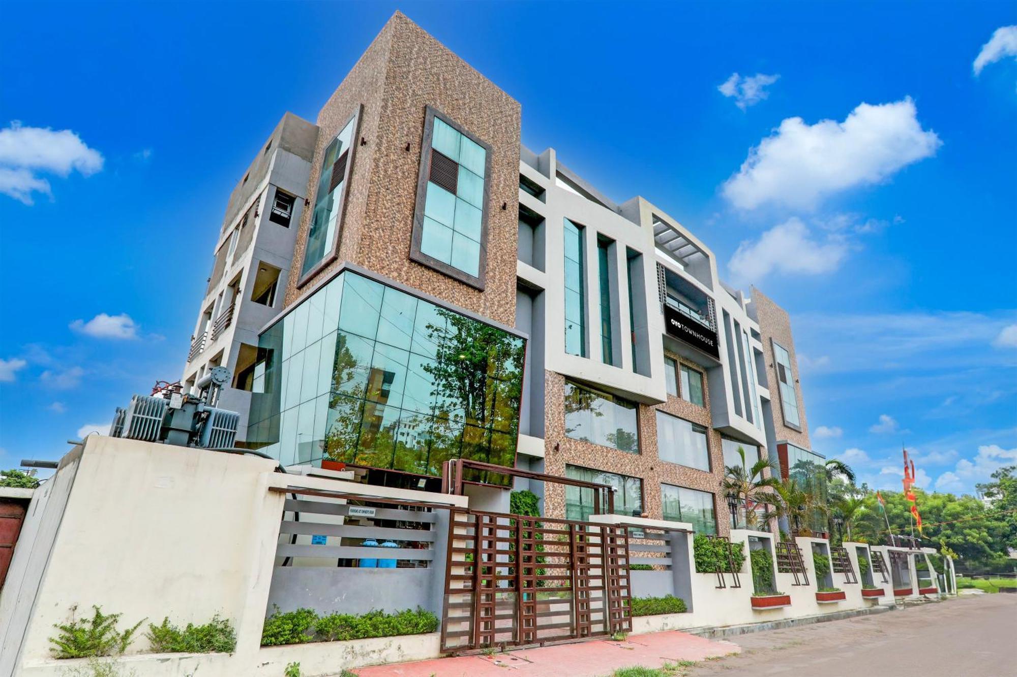 Townhouse Sakura Hotel Lucknow Exterior foto