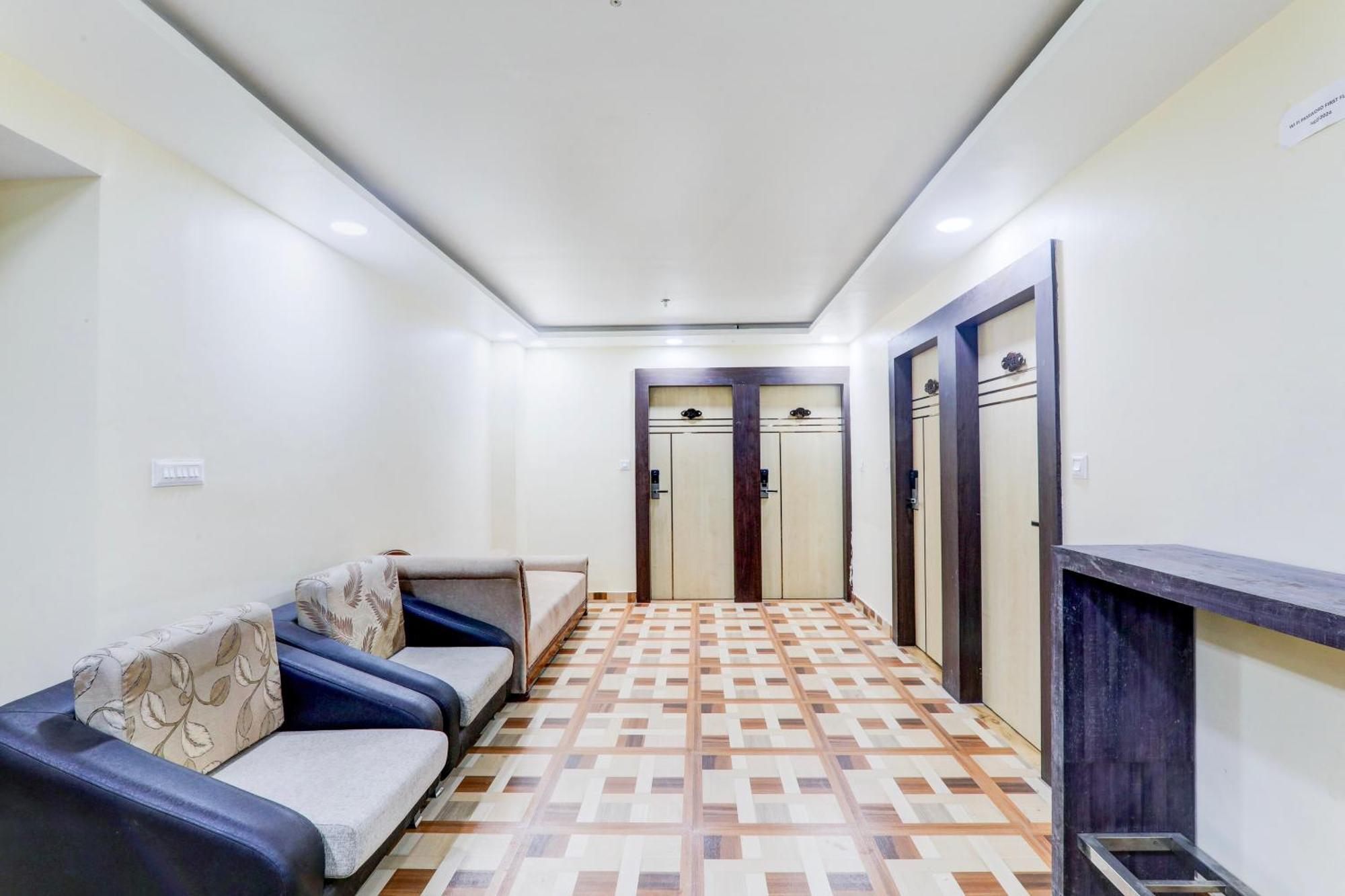Townhouse Sakura Hotel Lucknow Exterior foto