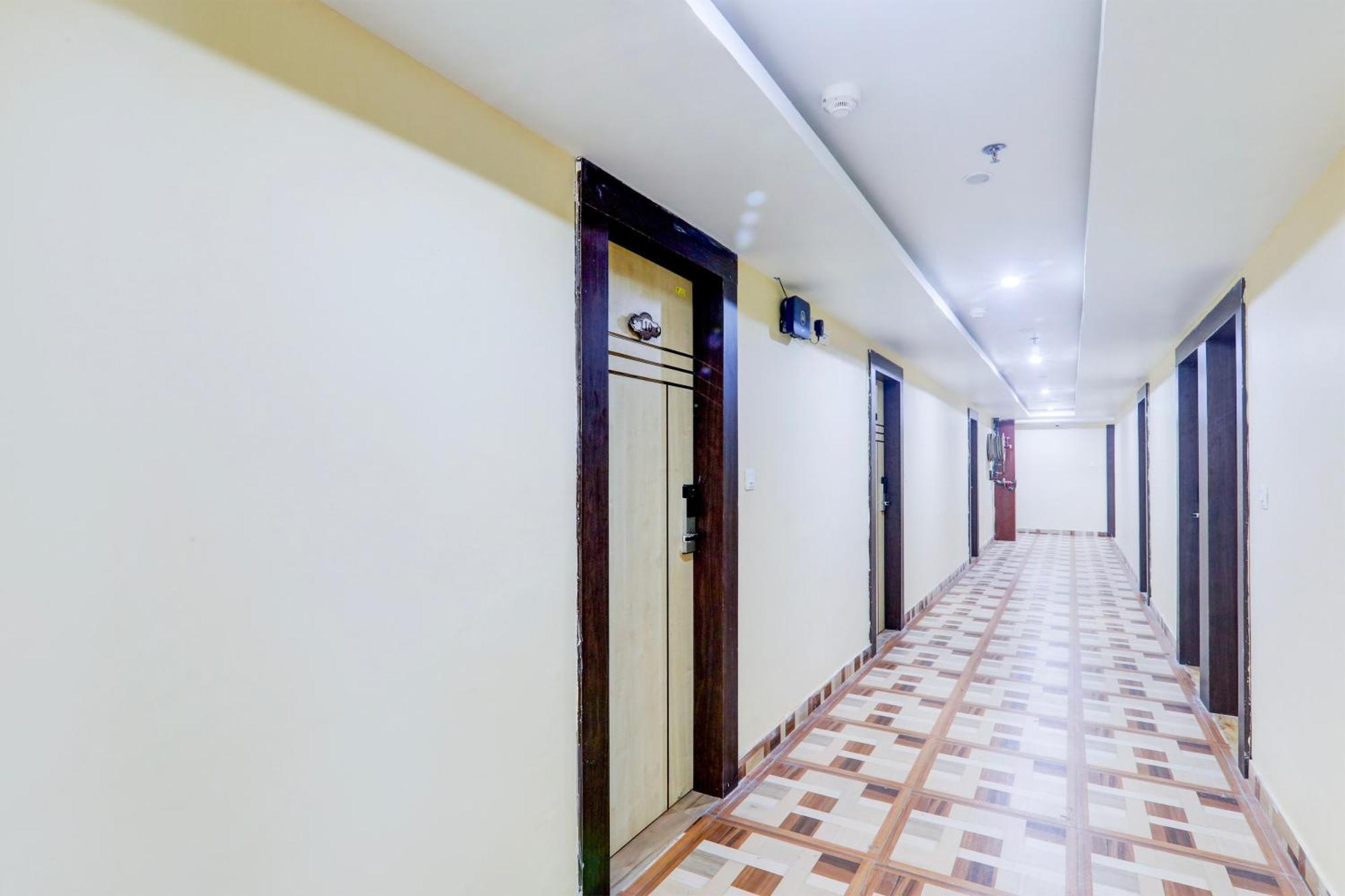 Townhouse Sakura Hotel Lucknow Exterior foto