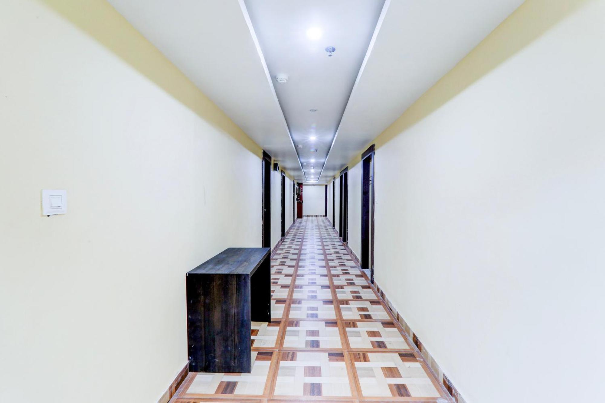 Townhouse Sakura Hotel Lucknow Exterior foto