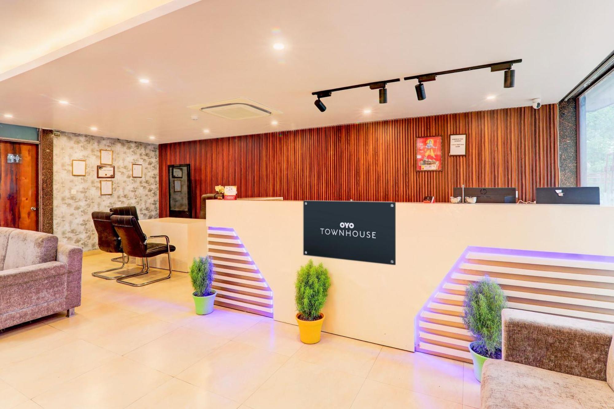 Townhouse Sakura Hotel Lucknow Exterior foto