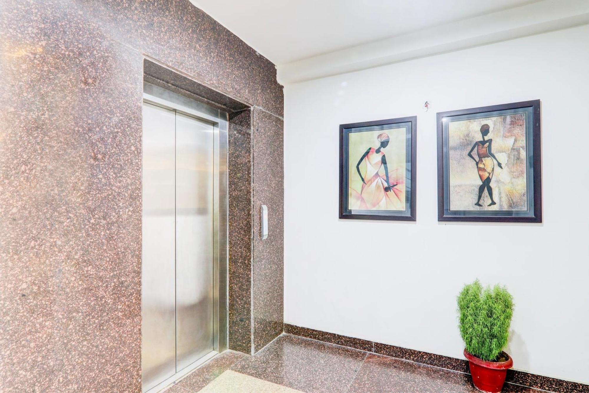 Townhouse Sakura Hotel Lucknow Exterior foto